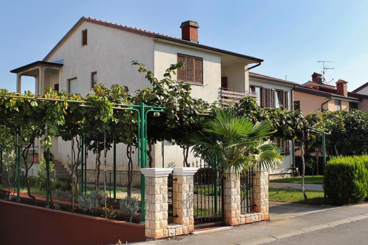 Apartments With A Parking Space Umag - 7109 Exterior foto
